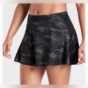 Athleta match point printed skort in supersonic black camo size medium 531326